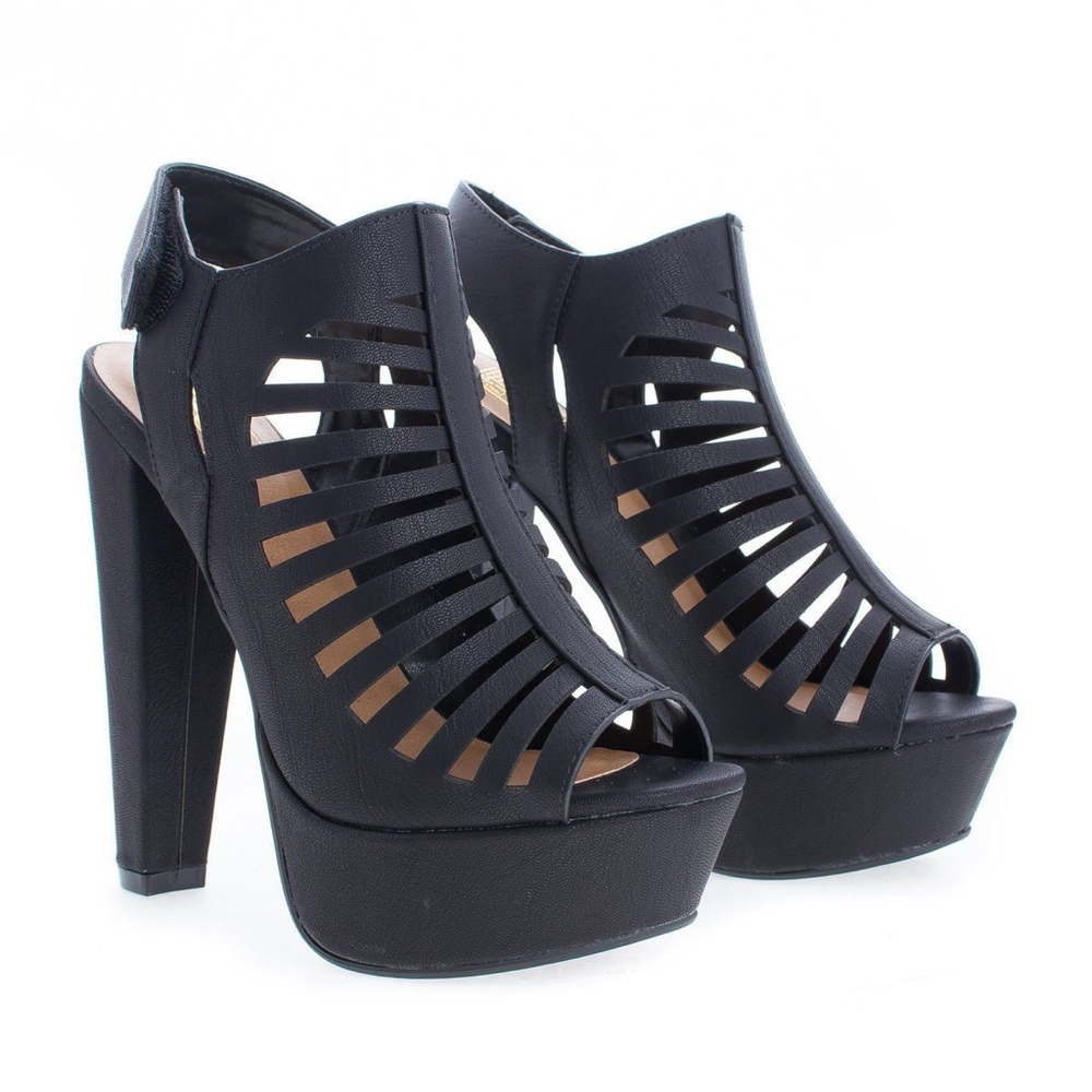 SPEED LIMIT 98 Black peep toe Heels 🖤